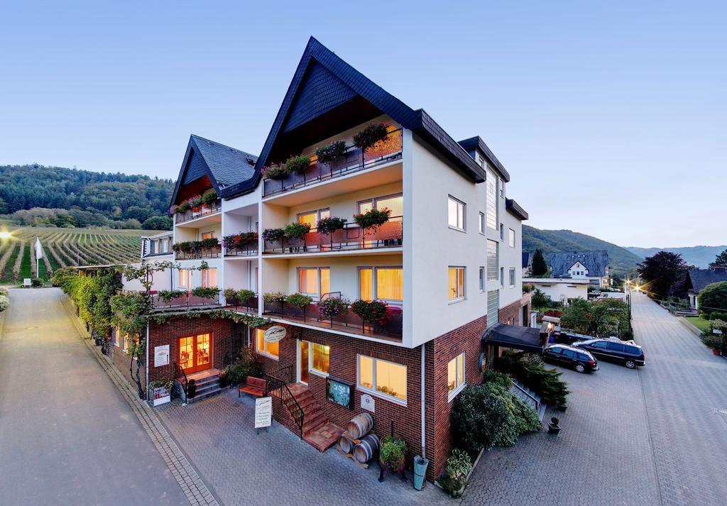 Weinhotel Sonnenschein Ernst Exterior foto